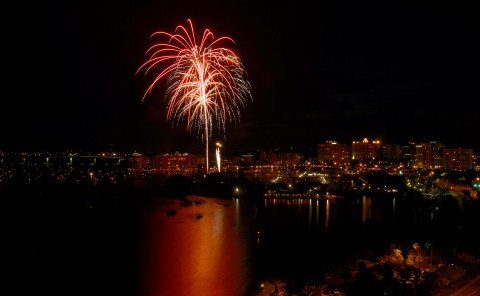 Fireworks_July_2012_Vertical_Bender
