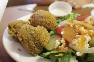 The Star's Kitchen & Cafe falafel platter / COOPER LEVEY-BAKER