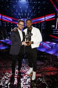 Josh Kaufman, left, poses with his trophy with Usher after the 38-year-old from team Usher was crowned the season six winner of NBC’s “The Voice” Tuesday May 20, 2014. (AP Photo/NBC, Trae Patton)