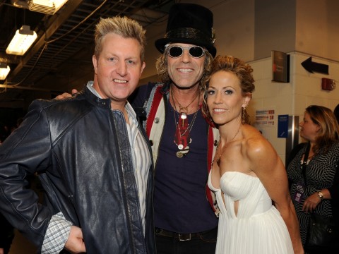 From left, Gary LeVox, of musical group Rascal Flatts, Big Kenny, of musical group Big & Rich, and Sheryl Crow pose backstage at the 2013 CMT Music Awards at Bridgestone Arena on Wednesday, June 5, 2013, in Nashville, Tenn. (Photo by Frank Micelotta/Invision/AP)