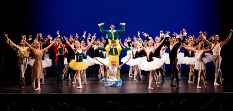 The entire Sarasota Ballet takes the stage for a final gala bow. / Photo by Cliff Roles